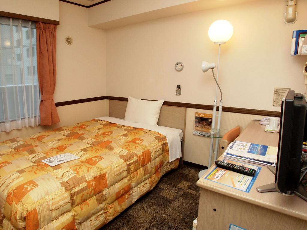 Toyoko Inn Hokkaido Sapporo-Eki Nishi-Guchi Hokudai Mae Exteriör bild