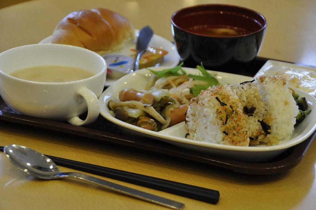 Toyoko Inn Hokkaido Sapporo-Eki Nishi-Guchi Hokudai Mae Exteriör bild